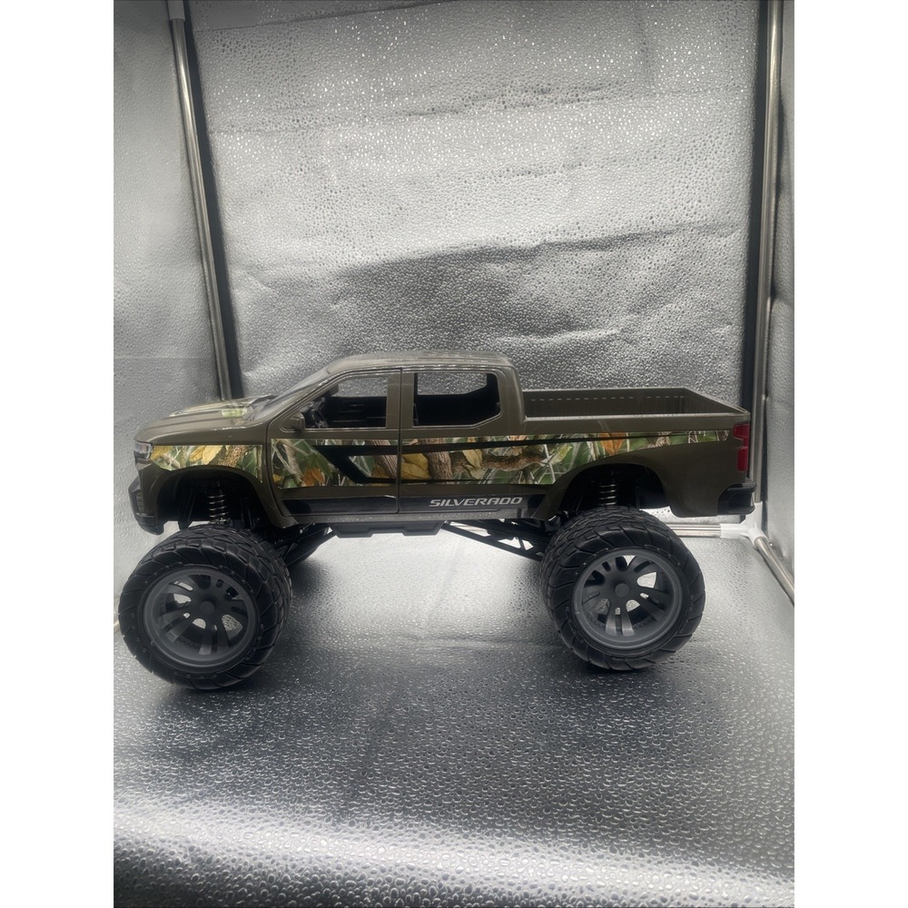 Chevy Silverado 4x4 Lifted Toy Truck (USED) OFF ROADING TRUCK IS TUFF MADE GOOD